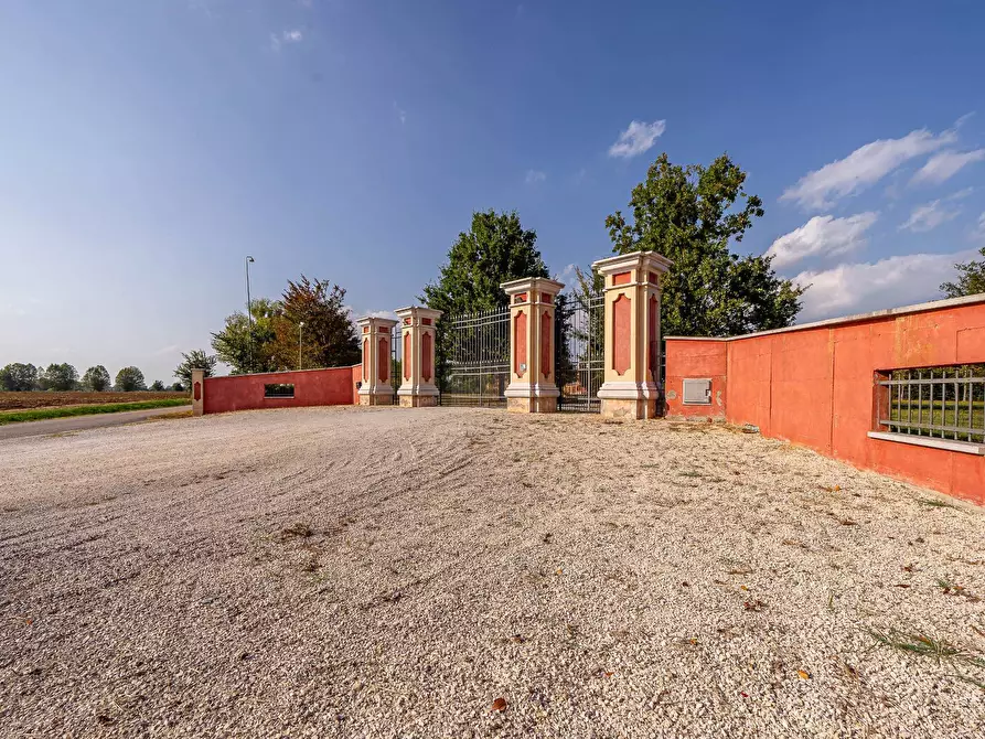 Immagine 4 di Villa in vendita  a Curtatone