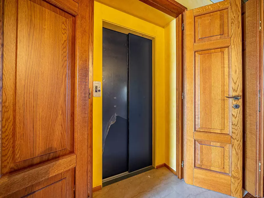 Immagine 17 di Villa in vendita  a Curtatone