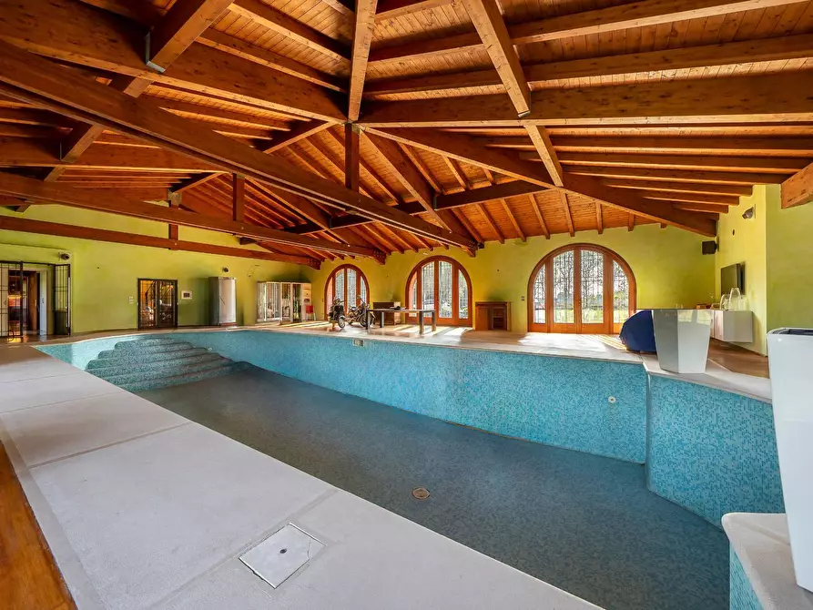 Immagine 24 di Villa in vendita  a Curtatone