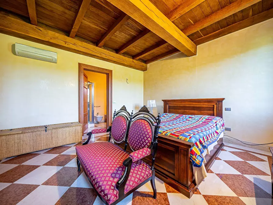 Immagine 28 di Villa in vendita  a Curtatone