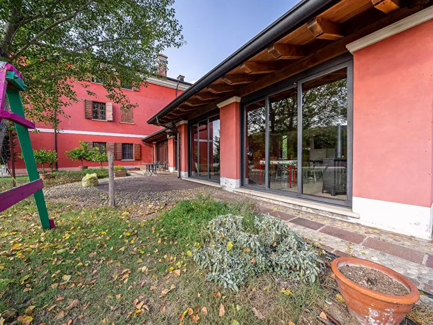 Immagine 13 di Villa in vendita  a Curtatone