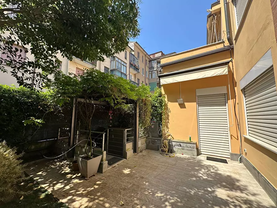 Immagine 3 di Casa indipendente in vendita  a Mantova