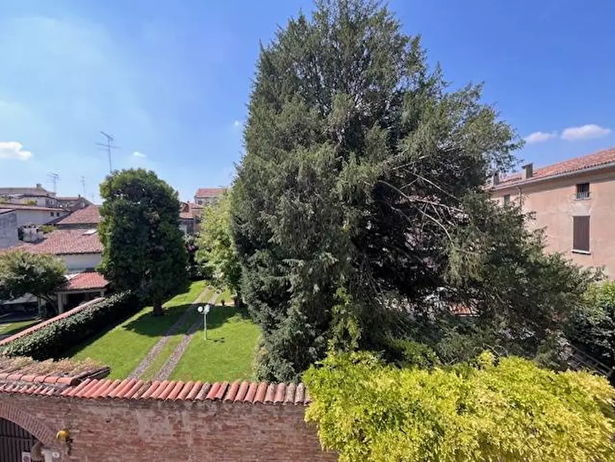 Immagine 13 di Appartamento in vendita  a Mantova