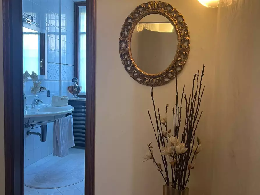 Immagine 10 di Appartamento in vendita  a Mantova