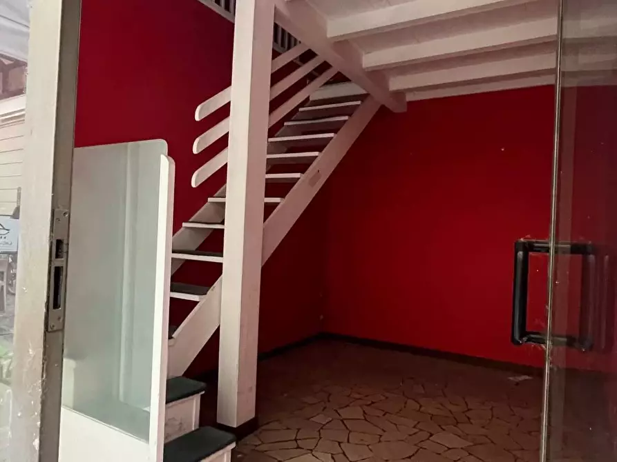 Immagine 3 di Ufficio in vendita  a Mantova