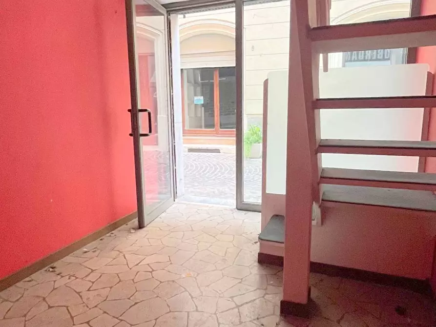 Immagine 2 di Ufficio in vendita  a Mantova