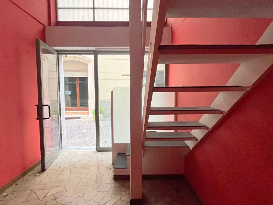 Immagine 7 di Ufficio in vendita  a Mantova