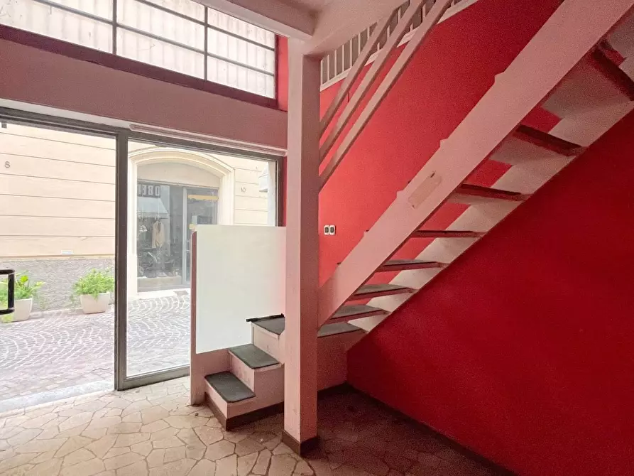 Immagine 10 di Ufficio in vendita  a Mantova