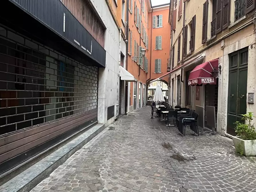 Immagine 11 di Ufficio in vendita  a Mantova