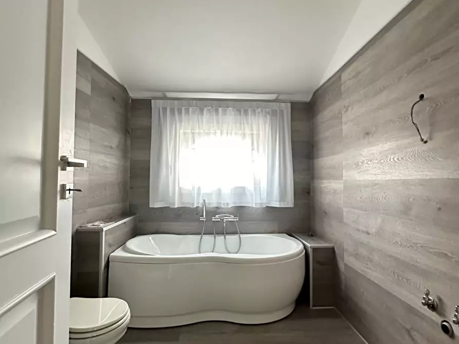 Immagine 27 di Casa indipendente in vendita  a Mantova