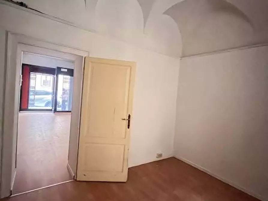 Immagine 2 di Locale commerciale in vendita  a Mantova