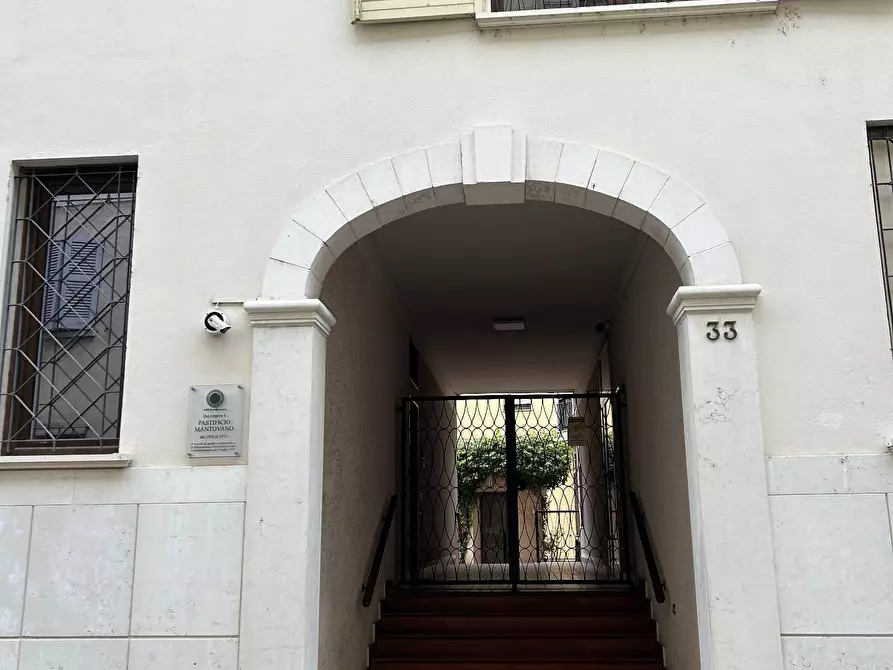 Immagine 21 di Appartamento in vendita  a Mantova