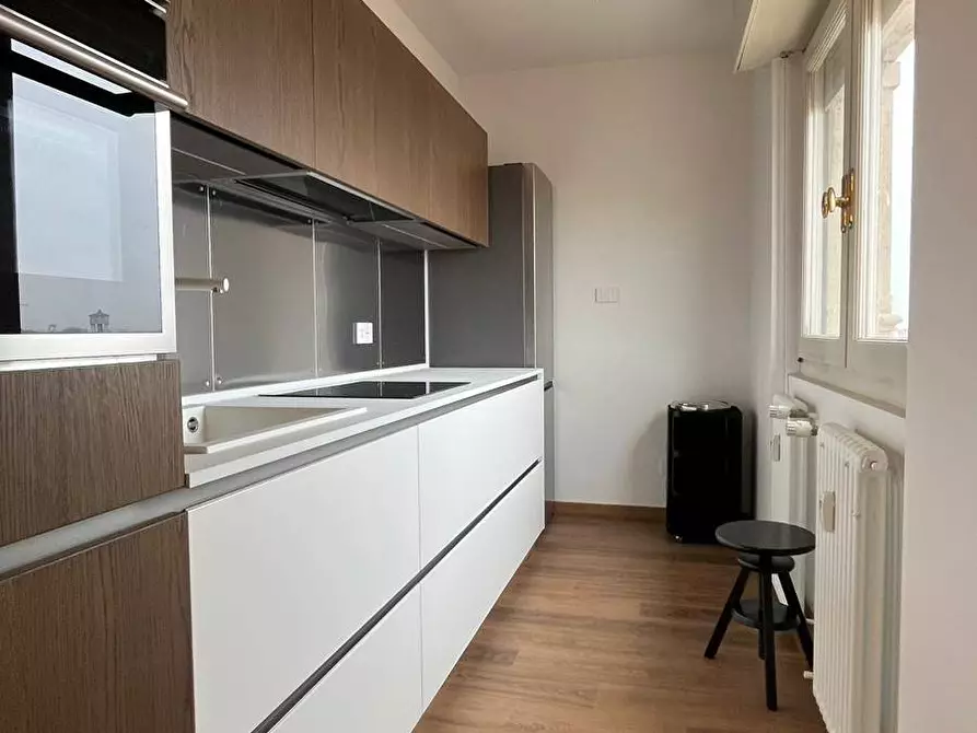 Immagine 3 di Appartamento in affitto  a Mantova