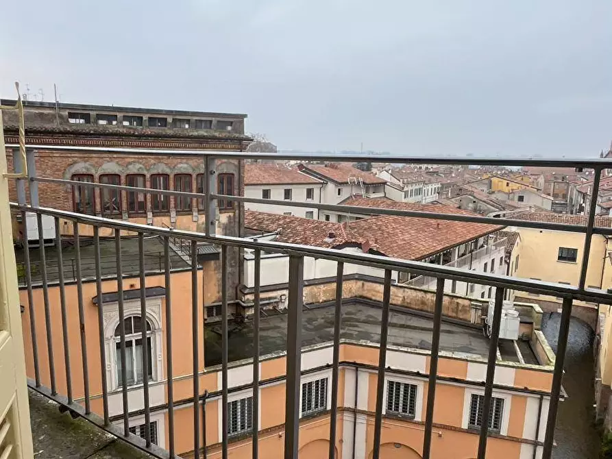 Immagine 16 di Appartamento in affitto  a Mantova