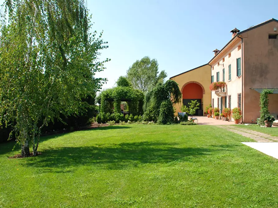 Immagine 1 di Villa in vendita  a Borgo Virgilio