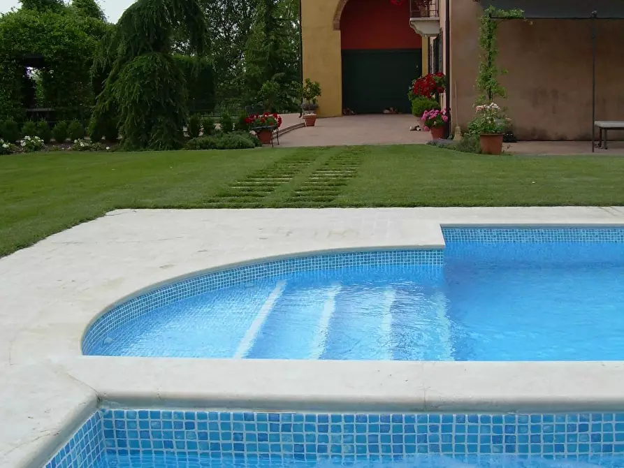 Immagine 13 di Villa in vendita  a Borgo Virgilio