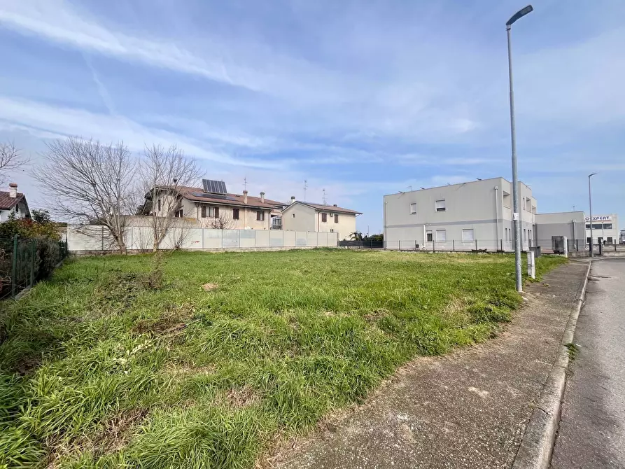 Immagine 2 di Terreno residenziale in vendita  a San Giorgio Di Mantova