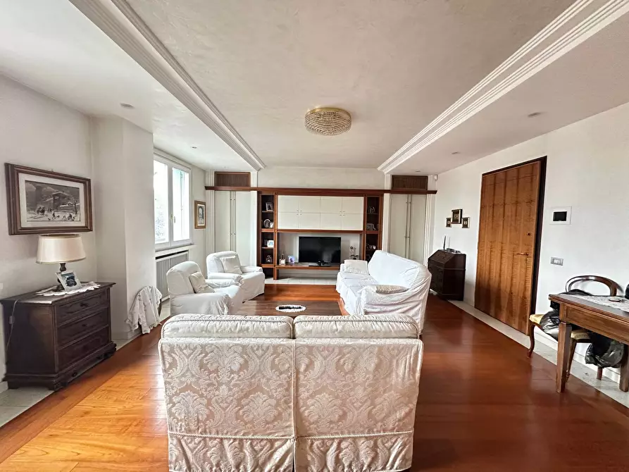 Immagine 2 di Appartamento in vendita  a Mantova