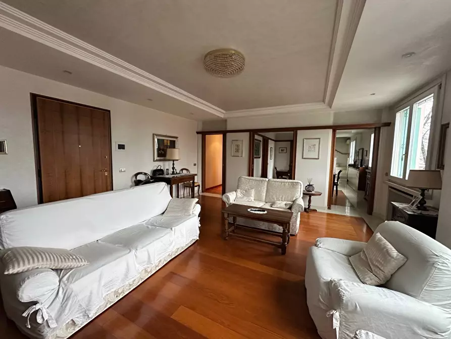 Immagine 4 di Appartamento in vendita  a Mantova