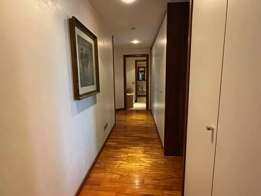 Immagine 16 di Appartamento in vendita  a Mantova