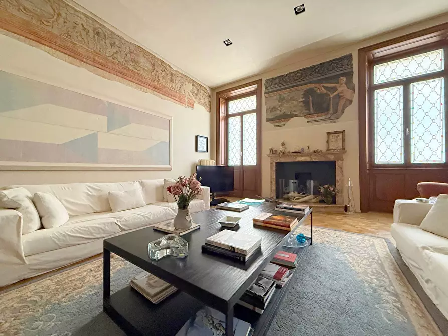 Immagine 10 di Appartamento in vendita  a Mantova