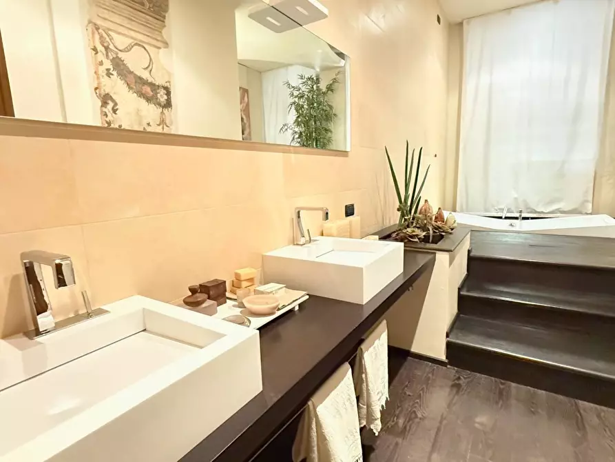 Immagine 15 di Appartamento in vendita  a Mantova