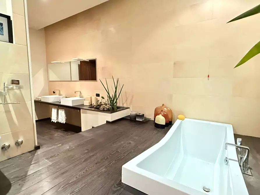 Immagine 23 di Appartamento in vendita  a Mantova