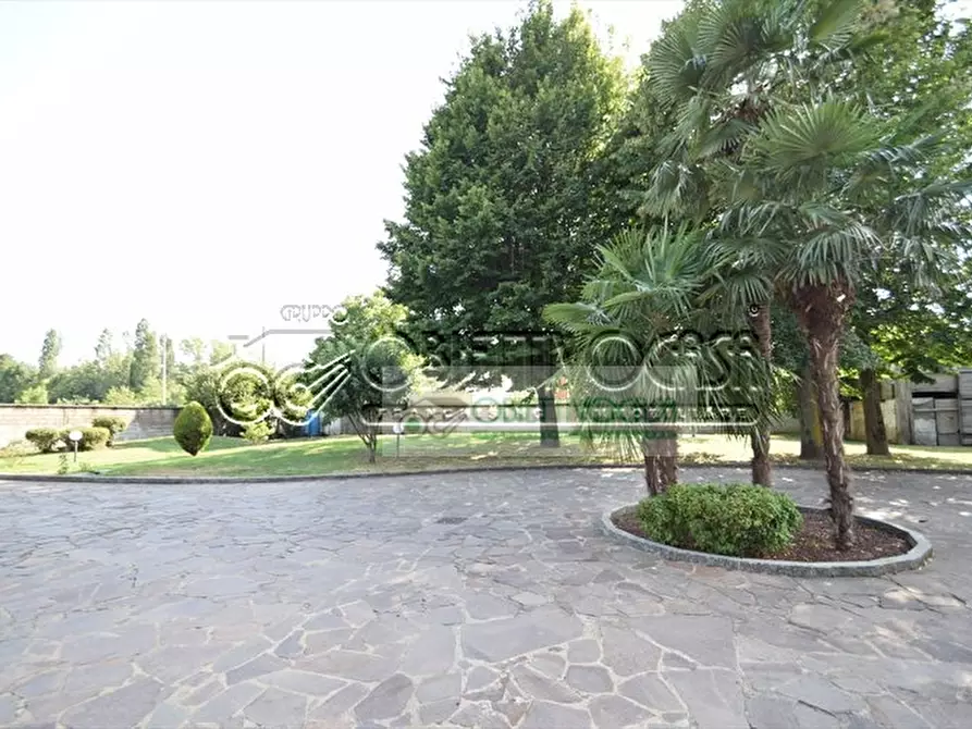 Immagine 25 di Villa in vendita  a Cuggiono
