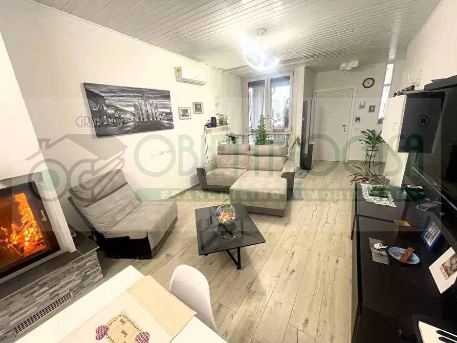 Immagine 4 di Villa in vendita  a Trezzano Sul Naviglio