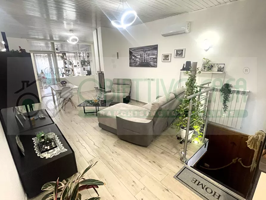 Immagine 6 di Villa in vendita  a Trezzano Sul Naviglio