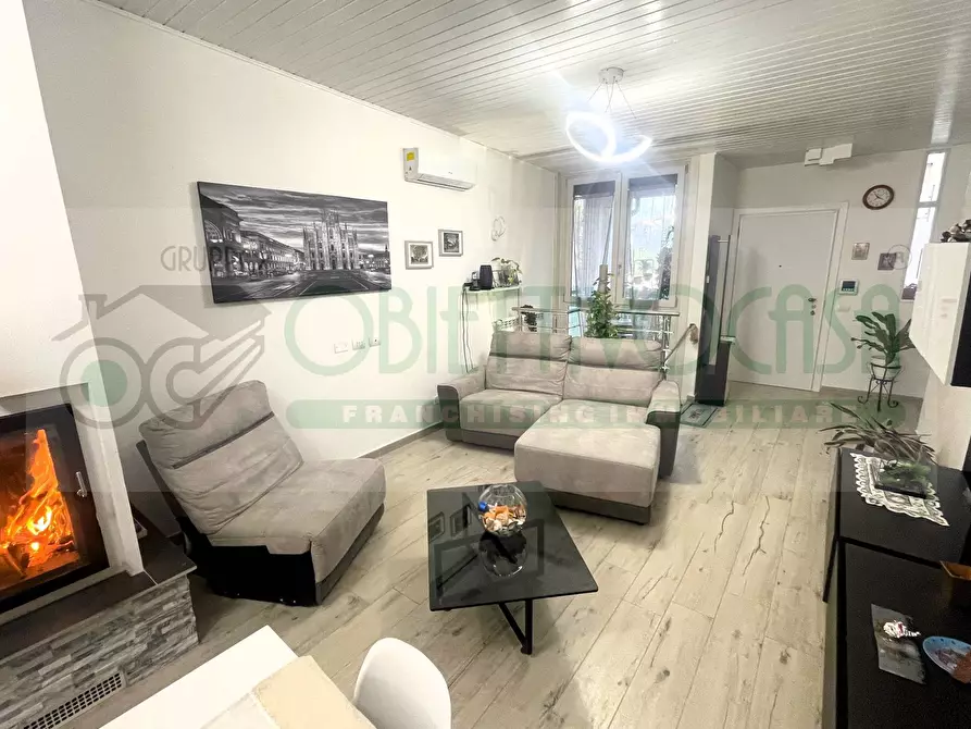 Immagine 9 di Villa in vendita  a Trezzano Sul Naviglio