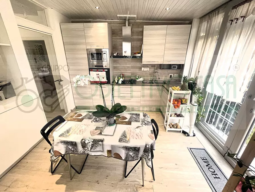 Immagine 16 di Villa in vendita  a Trezzano Sul Naviglio