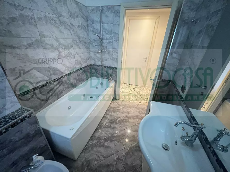 Immagine 21 di Appartamento in vendita  a Trezzano Sul Naviglio