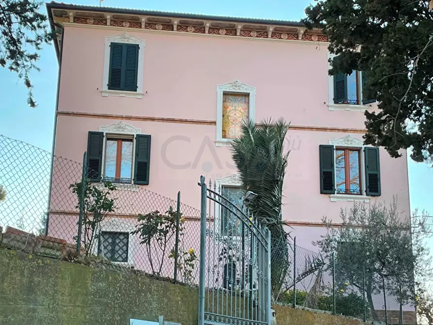 Immagine 1 di Villa in vendita  in Contrada Sant'Egidio a Monsampolo Del Tronto