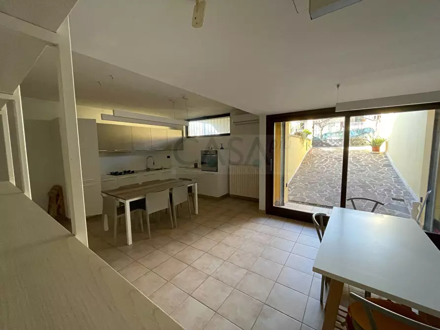 Immagine 10 di Appartamento in vendita  in Via Leopardi a Nereto