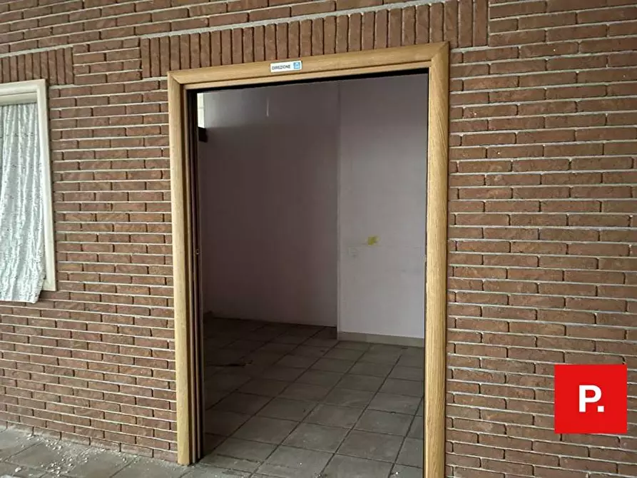 Immagine 17 di Locale commerciale in affitto  in via caduti sul lavoro a Casagiove