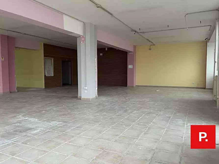 Immagine 13 di Locale commerciale in affitto  in via caduti sul lavoro a Casagiove