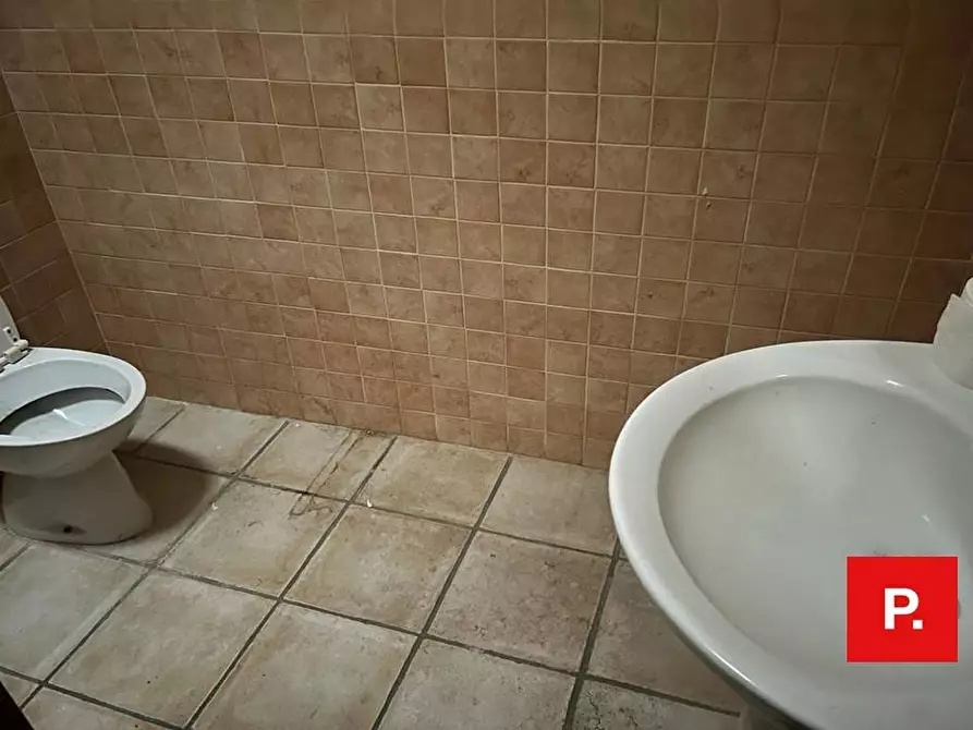 Immagine 21 di Locale commerciale in affitto  in via caduti sul lavoro a Casagiove