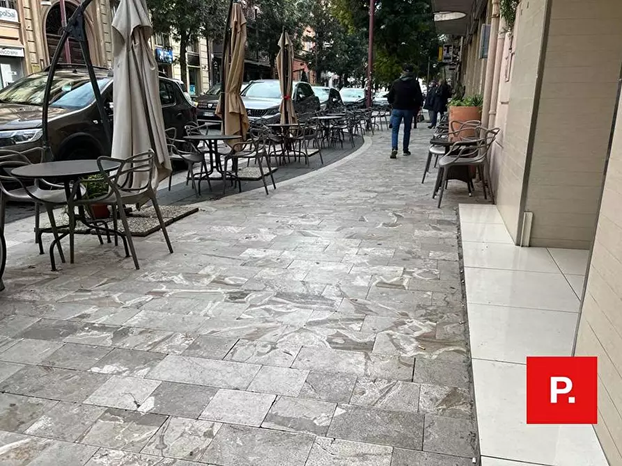 Immagine 2 di Attività commerciale in vendita  in corso trieste a Caserta
