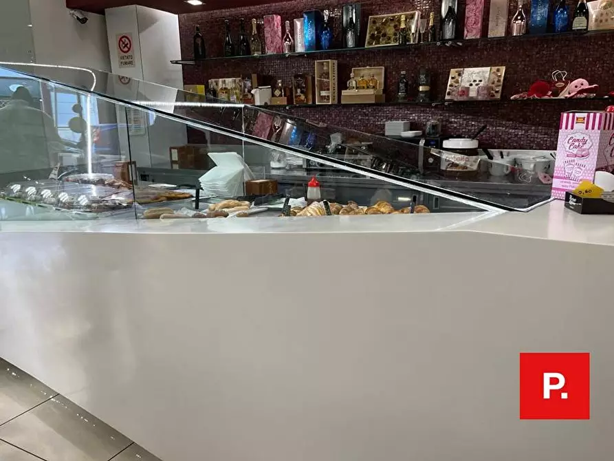 Immagine 11 di Attività commerciale in vendita  in corso trieste a Caserta