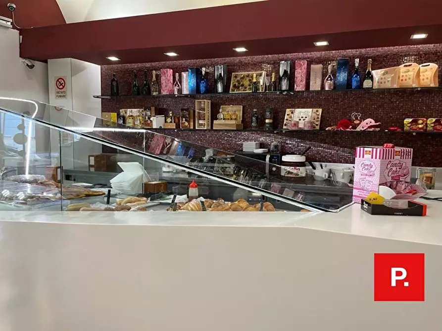 Immagine 7 di Attività commerciale in vendita  in corso trieste a Caserta
