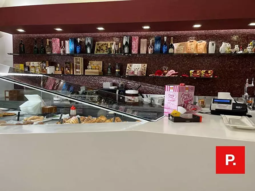Immagine 8 di Attività commerciale in vendita  in corso trieste a Caserta