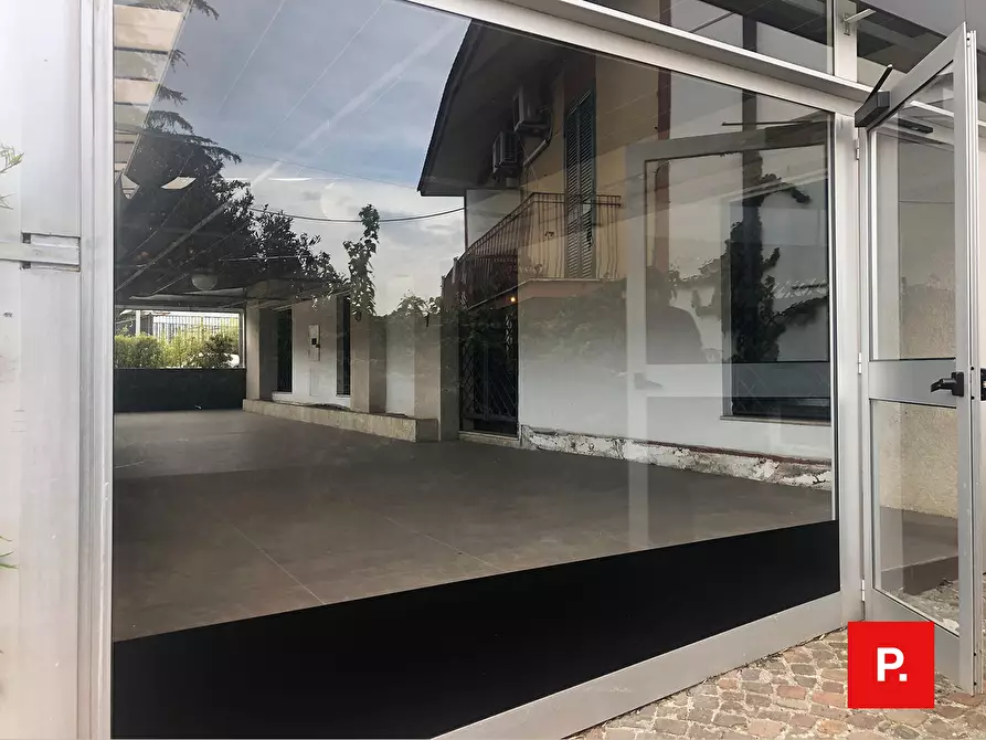 Immagine 20 di Locale commerciale in affitto  in Via Appia Antica a Recale