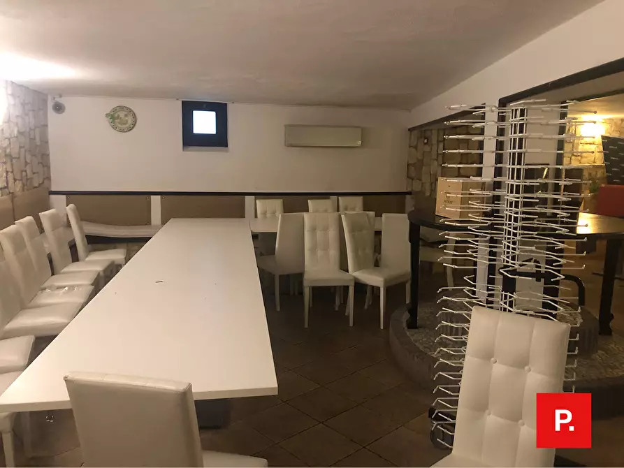 Immagine 23 di Locale commerciale in affitto  in Via Appia Antica a Recale