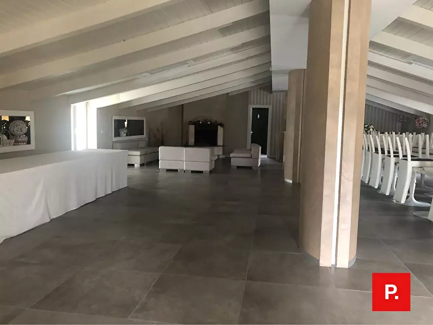 Immagine 24 di Locale commerciale in affitto  in Via Appia Antica a Recale