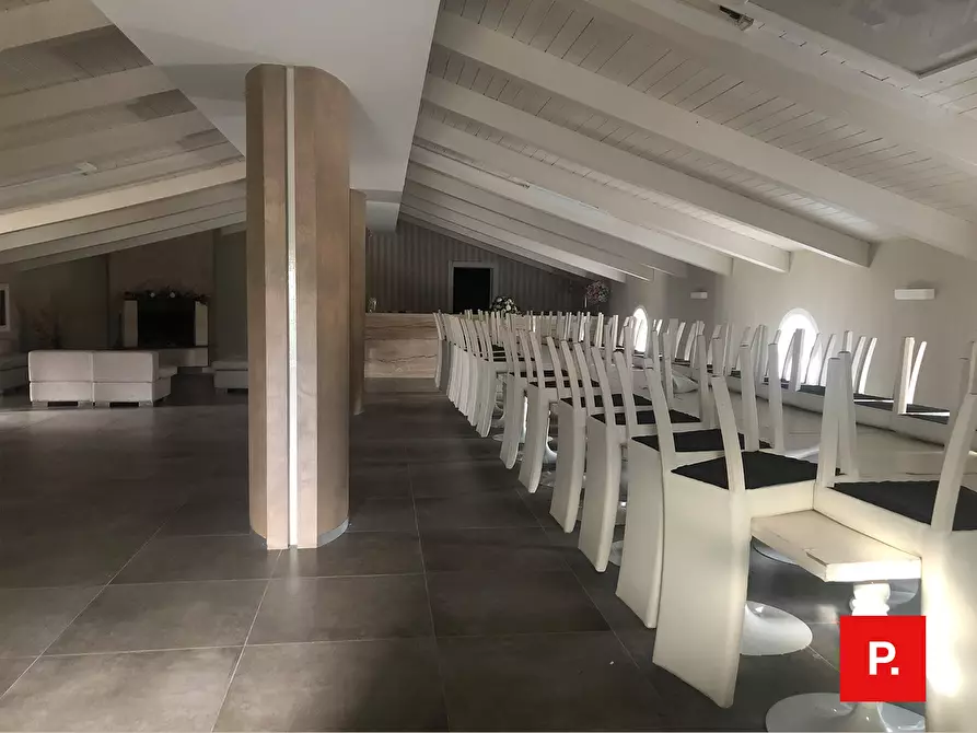 Immagine 26 di Locale commerciale in affitto  in Via Appia Antica a Recale