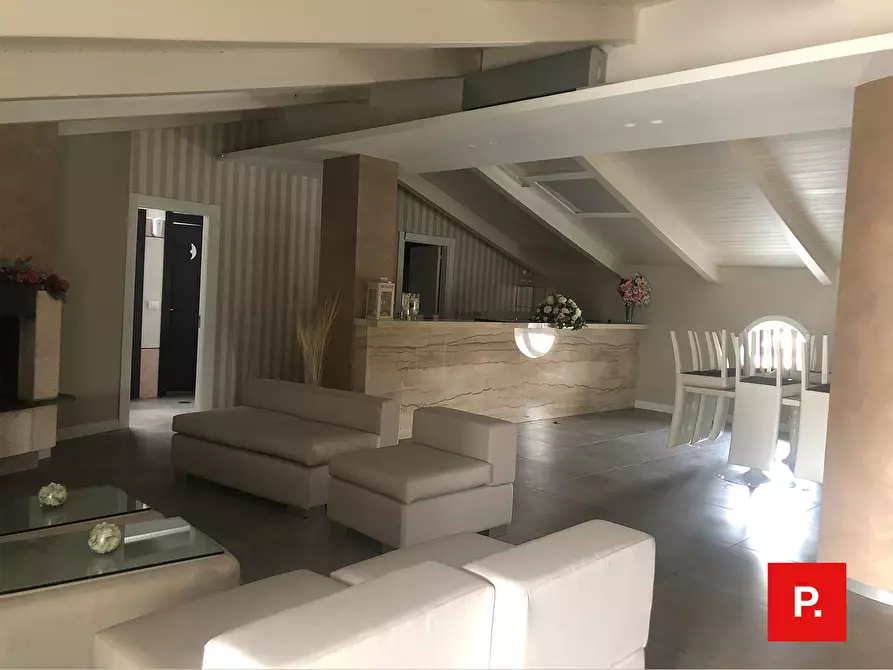 Immagine 28 di Locale commerciale in affitto  in Via Appia Antica a Recale