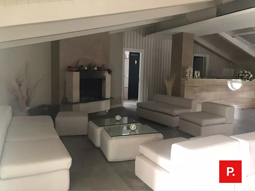 Immagine 29 di Locale commerciale in affitto  in Via Appia Antica a Recale