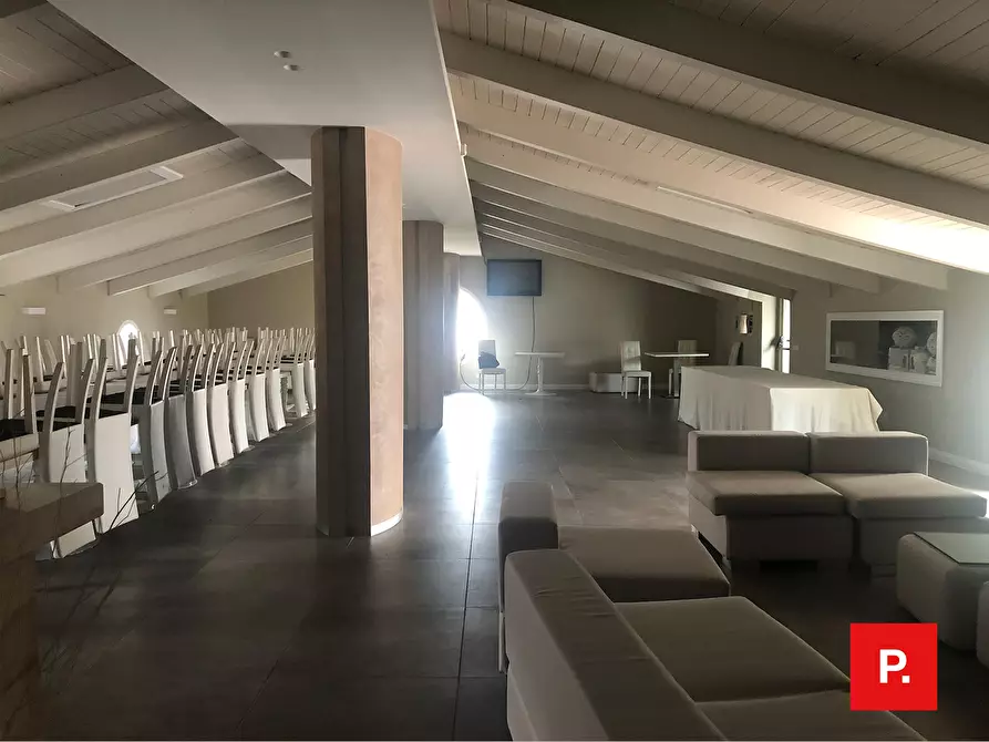 Immagine 30 di Locale commerciale in affitto  in Via Appia Antica a Recale