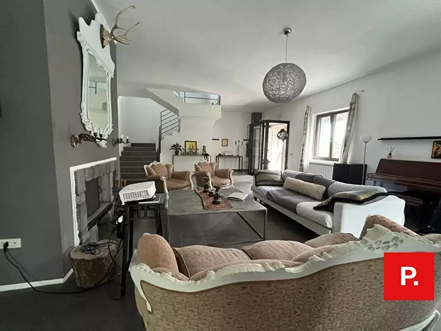 Immagine 6 di Villa in vendita  in via termine a Caserta